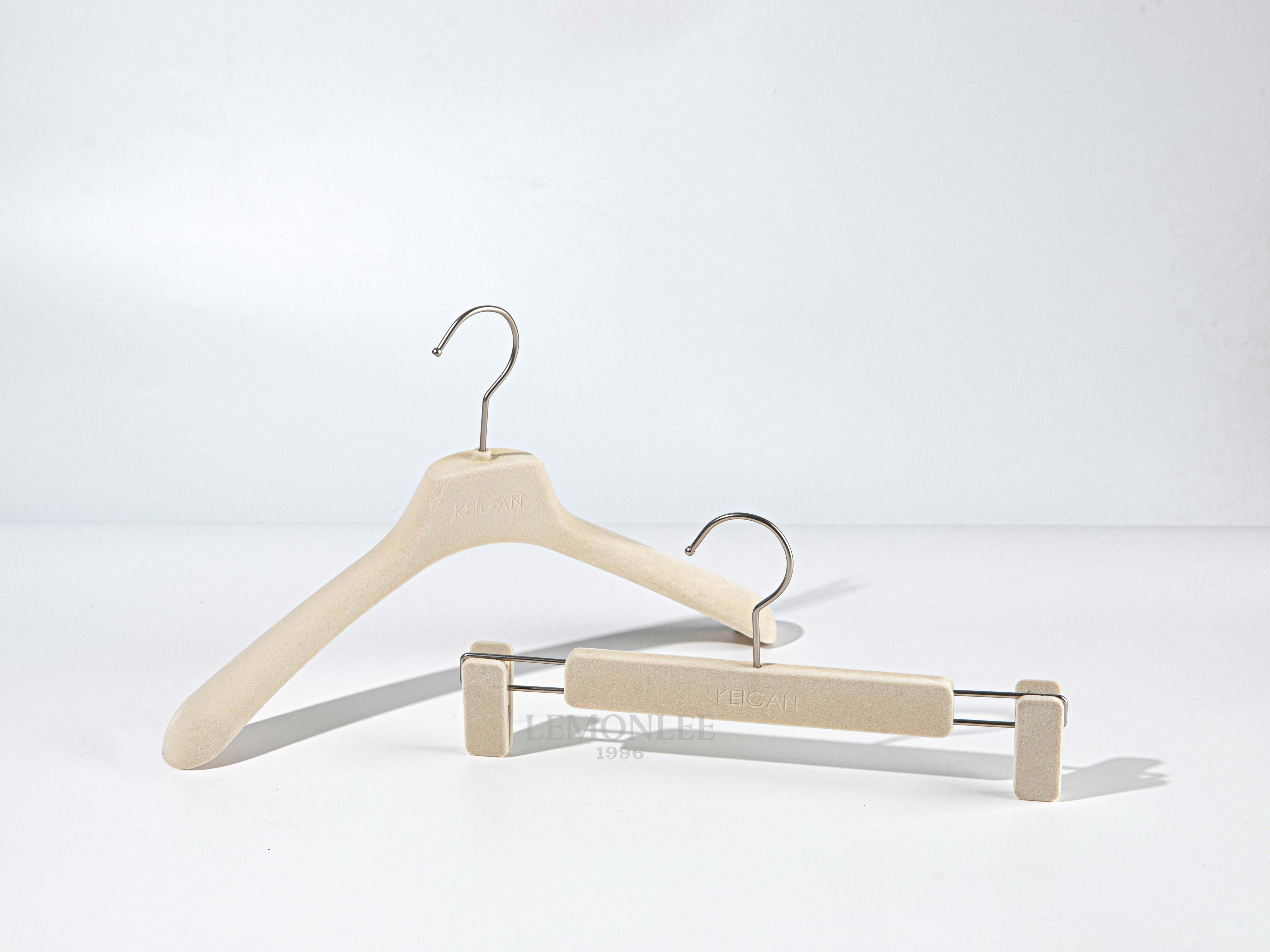 2023塑料植絨衣架爆款