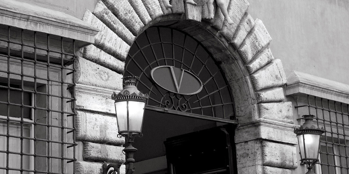 華恩聯(lián)合Valentino華路天奴演繹全新時尚魅力【華恩衣架】