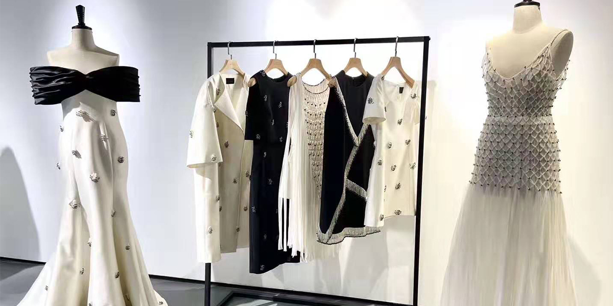 華恩為上海BY FANG設(shè)計師品牌集合店提供高級定制業(yè)務【華恩衣架】